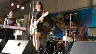 Vanessa Amorosi -Kiss Your Mama -Live  WOW - Sings + Plays guitar ( Australian  Open 25/1/2009)