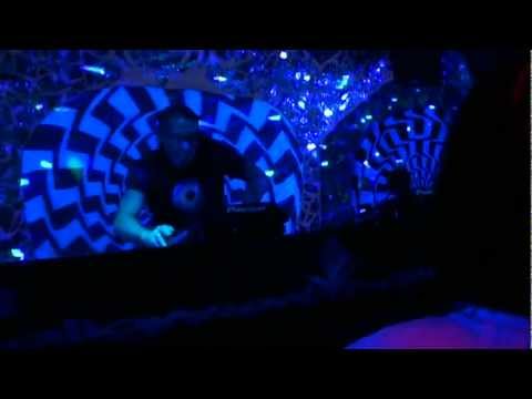 Closer PDX presents Barry Weaver @ Groove Suite 12-23-2011