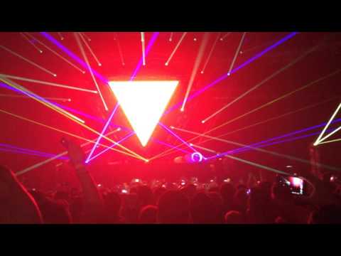 Marco Carola plays Michael Jackson Don't Stop 'Til You Get Enough @ Unipol Arena