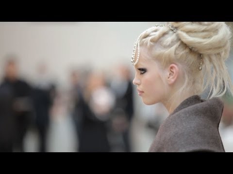 Backstage of the Paris-Bombay 2011/12 Métiers d'Art Show – CHANEL Shows