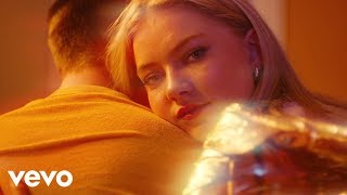 Musik-Video-Miniaturansicht zu Such a Boy Songtext von Astrid S