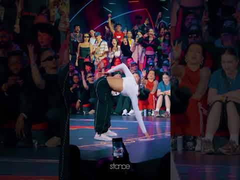 Saumya crowd react to the whole vibes!