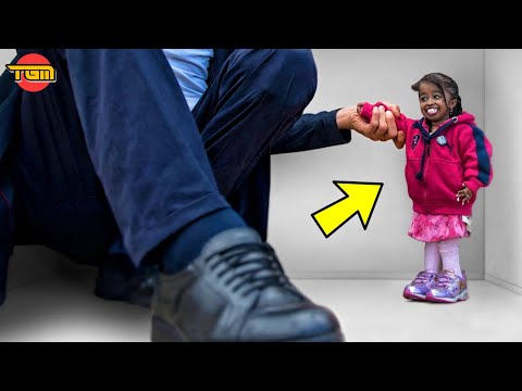 Sobrang Liit Niya! Parang Manikang Laruan Lang