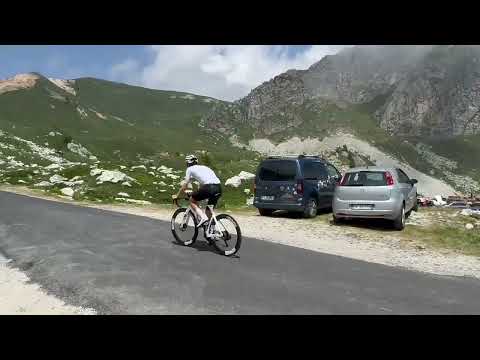 Tadej Pogačar sul colle Fauniera 25 giugno 2025