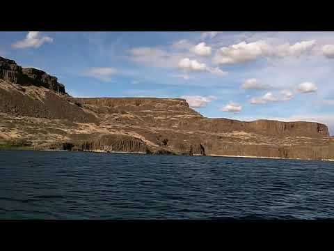 deep lake in coulee city, wa