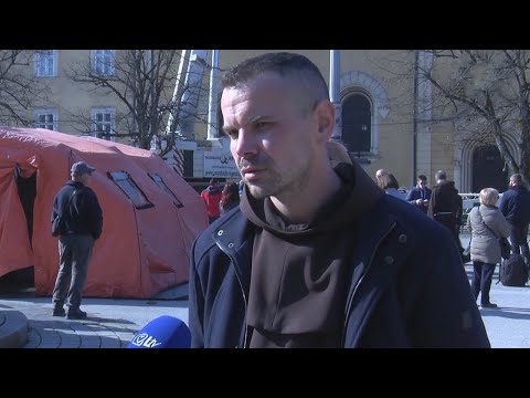 Izdvojeno - Skidanje križa s tornja franjevačke crkve u Karlovcu