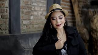 Download lagu YUSIE - (Cover) Bogoh Kasaha Cipt : YANA KERMIT mp3