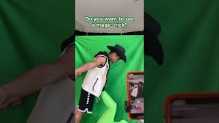Download lagu Some green screen magic behind the scenes 😄🟢 #greenscreen #tutorial #bts mp3