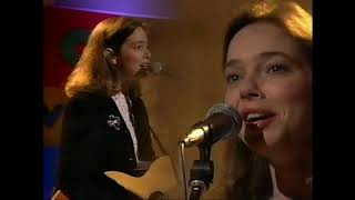 Nanci Griffith - &quot;I Wish It Would Rain&quot; Jonathan Ross Show (1989?)