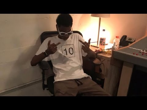 m0ney marc0 - Skinnys Hold My Glock [Prod by Cjd]