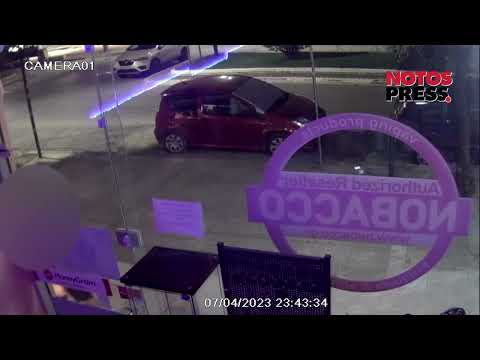 Σπάρτη: Η camera καταγράφει άνδρα να κολλάει σημείωμα στο κατάστημα πολιτευτή των «Σπαρτιατών»!