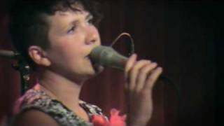 Carolina Wallin Pérez "Ingenting" live @ Fasching 100521