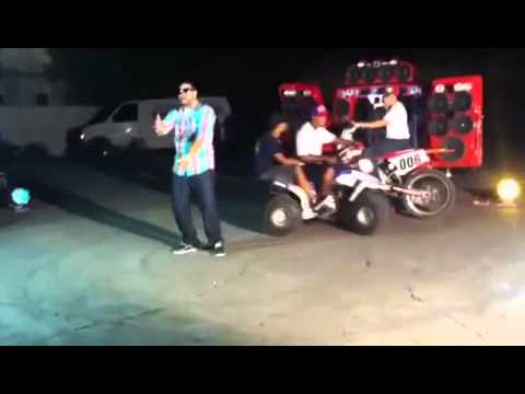 Willistic el servidor - detra dela camara firmando essa loca