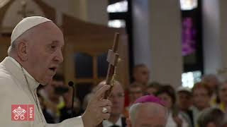 Papa reza na Catedral de Iaşi com os idosos e doentes