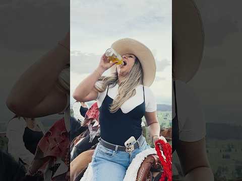 Beautiful cowgirls shine with elegance and tradition at the Sotaquirá, Boyacá horseback parade 🇨🇴