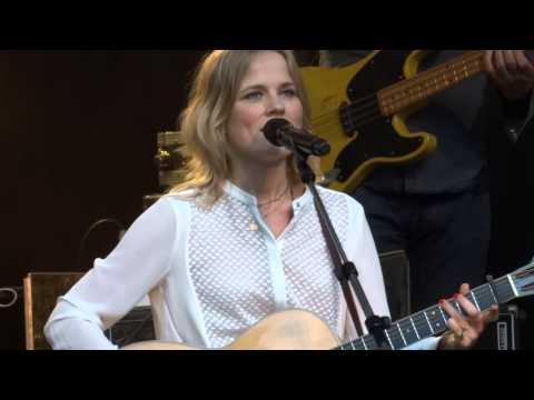 Common Linnets - Ilse Delange: Flying Blind - Caprera Bloemendaal 3 juli 2015