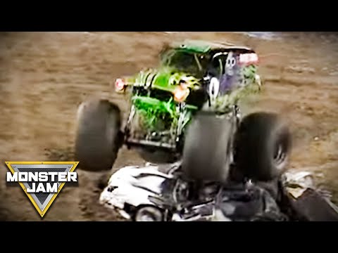 Grave Digger Freestyle | Tampa 2010 | Monster Jam