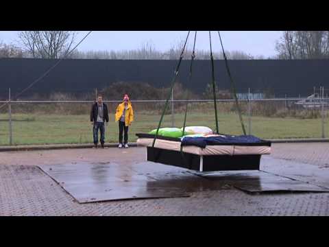 Proefkonijnen - Stuitert 't? - Een waterbed