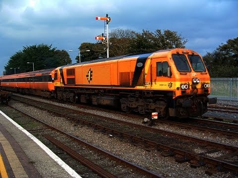 226 & MK3s departing Limerick Junction 07-October-2005.