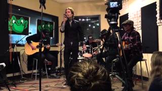 Buck Cherry &quot;Everything&quot; (unplugged)