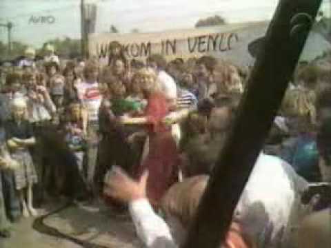 Full House - Standing on the inside