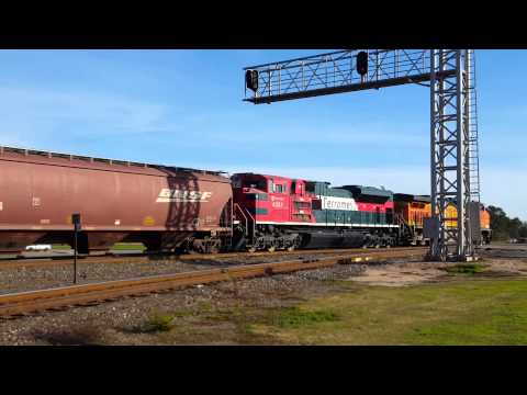 BNSF 4833 South at Sealy