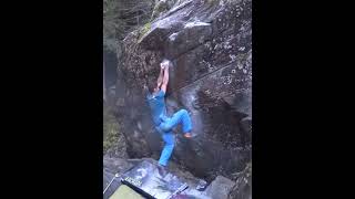 Video thumbnail de Mystic Stylez, 8b+. Magic Wood