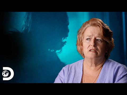 Una criatura extraña acorrala a una familia en su casa | Bosques Embrujados |Discovery Latinoamérica