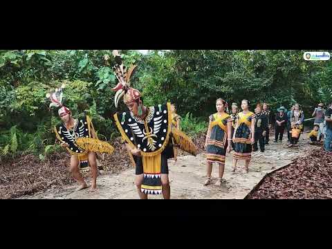 keunikan-kuburan-batu-di-desa-sesua