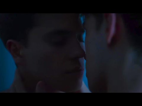 Elite 5ª Temporada - Patrick e Ivan se beijam pela primeira vez •Ep.05•