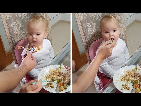 Toddler incredibly chooses broccoli over chocolate #Shorts