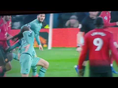 Marouane Fellaini pulling Guendouzi's hair!!!