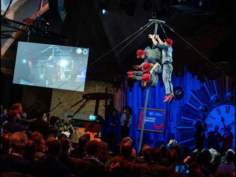 The Funky Monkeys - Bring U Up (Chinese Pole showact)