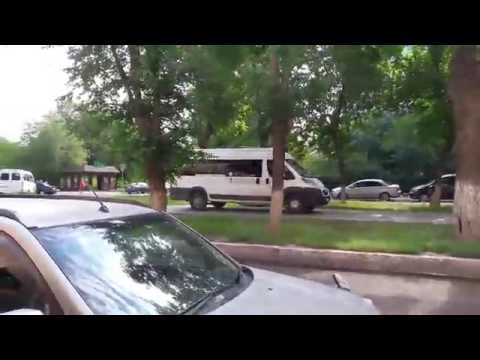 Водитель маршрутки сбил столб в Астрахани