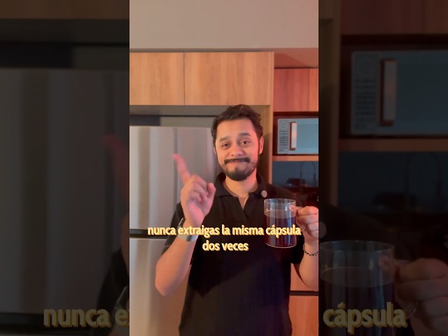 Vídeo relacionado con FlagShip Soporte para cápsulas Nespresso Vertuo, organizador de cápsulas de almacenamiento, diseño de barra de café y soporte de máquina de café, metal negro (capacidad de 50 cápsulas)