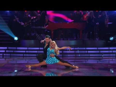 Rogelio Martínez en la bailó bachata en MQB