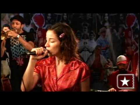 Karina Buhr em "Eu menti pra você" no Estúdio Showlivre 2009