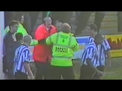 Yeovil host six goal thriller against leaders Dagenham & Redbridge - 2001/02