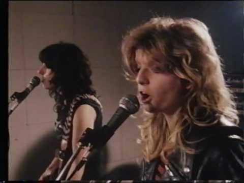 Girlschool - The Hunter -- live in their rehearsal space 1980