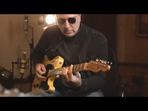 Eduardo Kusdra: Walking in circles