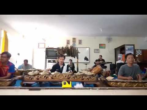 Degung kreasi " Haleuang Kamelang"