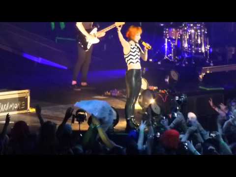 Paramore - Misery Business feat. Christian Brown! (Madison Square Garden November 13th 2013)