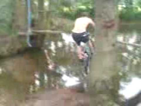 Lukas springt in die Thulba