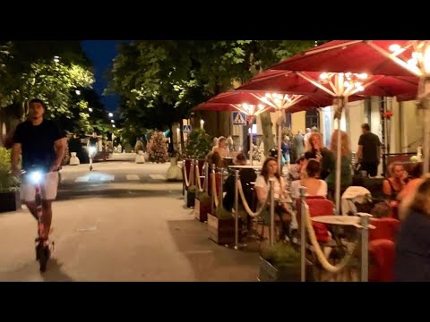 Passeio de bicicleta em Estocolmo: noite e noite de verão em Södermalm. Ringvägen, Hornsgatan, Swedenborgsgatan