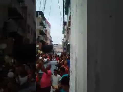Bispo cantando Para Oxalá Na Procissão de Santa Bárbara