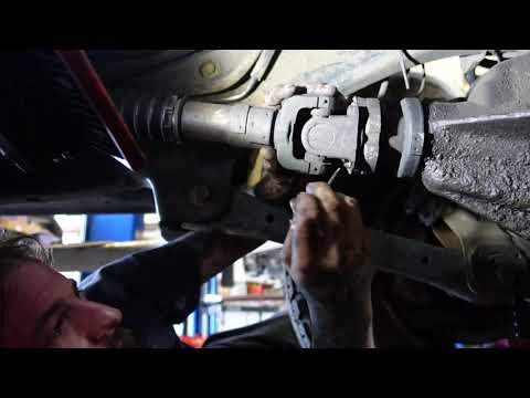 271D broken transfer case step by step removal with tips for bolts that suckkkkk.