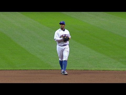 PIT@MIL: C. Gomez plays second base in the 9th