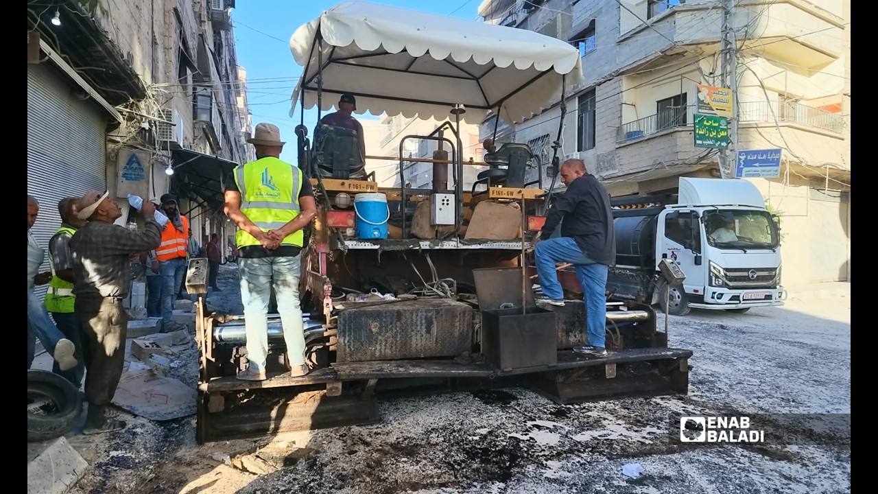 تزفيت شارع الخولاني بداريا.. بعد سنوات من الوحل والغبار