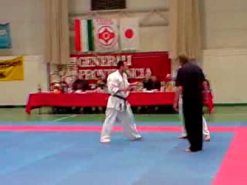 Váczi Zoli vs Rózsa Gábor 2010-02-27 ÖT MENETBEN- harmadik 2perc.  KYOKUSHIN kumite
