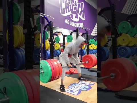 Me warming up with 440 LBS 😳